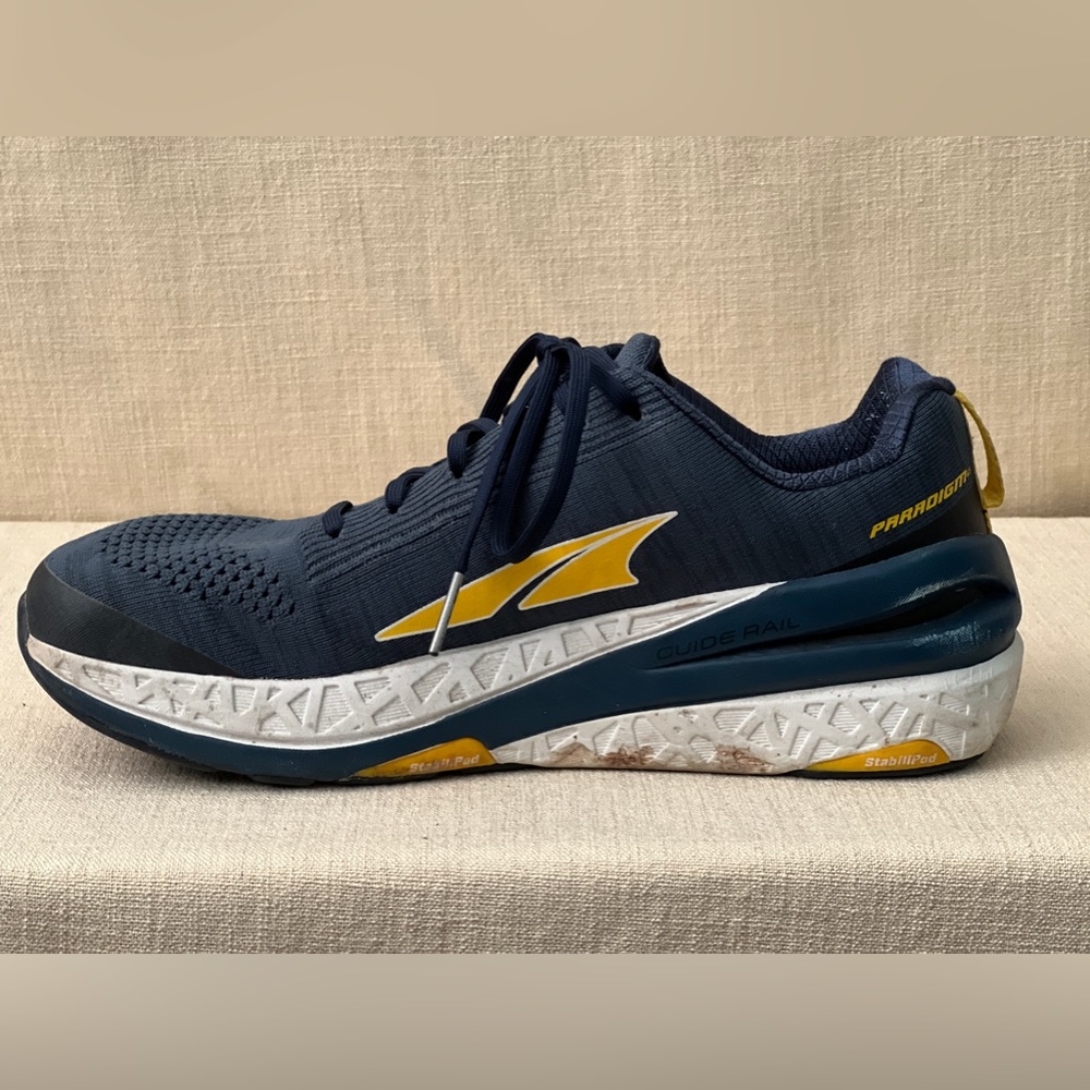 Used Men’s Altra paradigm 4.5 running shoes size 10